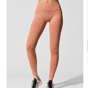 NUX Seamless Mesa Legging NWOT